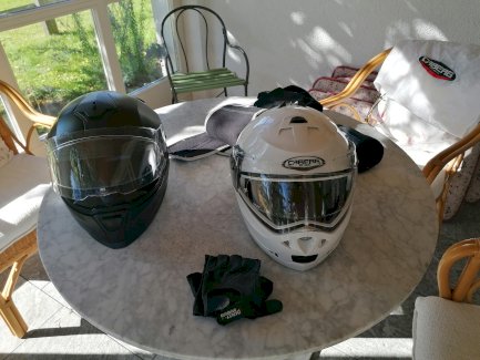 Motorradbekleidungen Helme etc. - Gratisinserat.ch