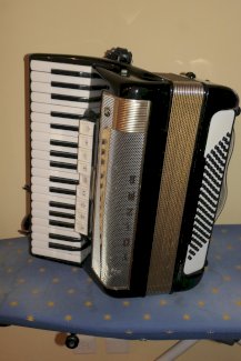 Klavier Handorgel Hohner Lucia IVP - Gratisinserat.ch