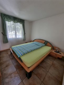 Möbliertes Zimmer in EFH im zentralen Raron im Kanton Wallis