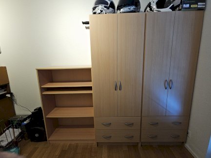 Schrank und Regal in Optik Buche - Gratisinserat.ch