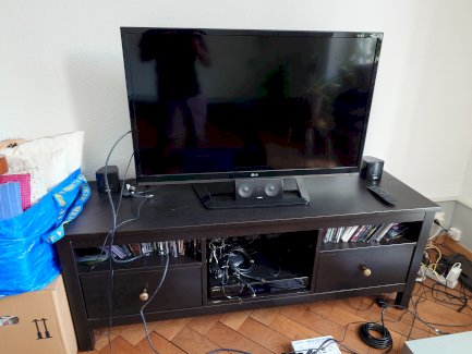 Schönes TV Möbel, schwarz, aus Holz
