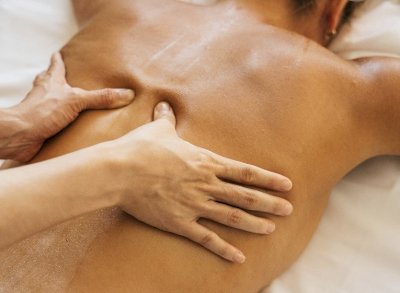 Rücken/Nackenmassage oder Ganzkörpermassage 