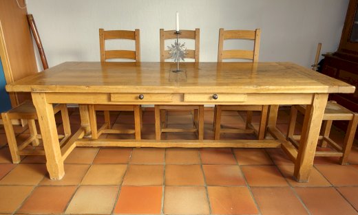 Klostertisch, ausziehbar, Stühle, Hocker - Gratisinserat.ch