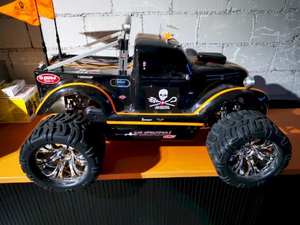 Hurrax Yukon 4x4 ein monster unter den RC cars