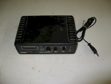 Ladegerät Conrad, Akku-Master. - Gratisinserat.ch