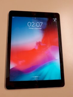 Apple iPad Air der 1 Generation mit 16GB Speicher