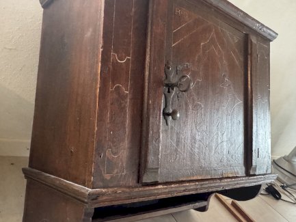 Wunderschönes antikes Hängemöbel von 1762