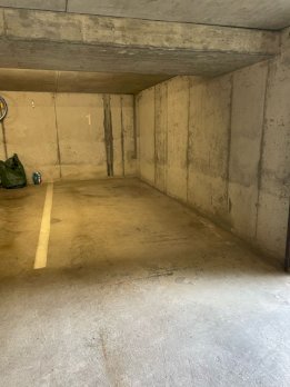 Einstellhallenplatz in Oberwangen BE