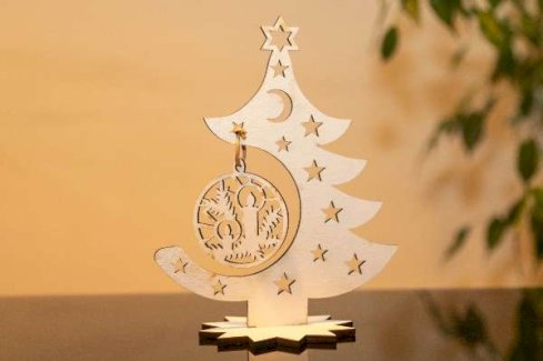 Tannenbaum mit Kerze, Geschenk und Glocke - Gratisinserat.ch