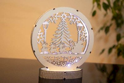 Landschaft mit Weihnachtsman und Schlitte