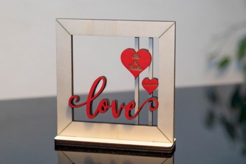 Holzrahmen \'Love\' mit personalisierte Herz-Gravur - Gratisinserat.ch