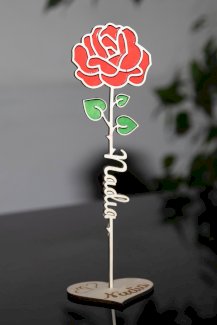 Personalisierte Holzrose mit Herz-Sockel - Gratisinserat.ch