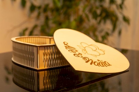 Personalisierte Herzbox aus Holz