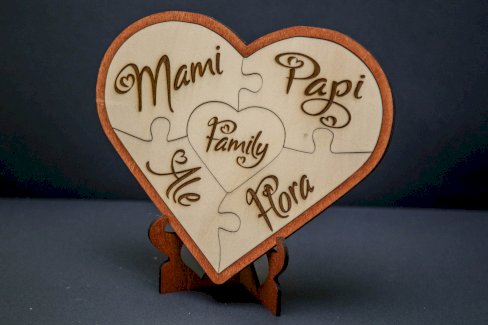 PERSONALISIERTES HOLZHERZ-PUZZLE MIT STANDFUSS - Gratisinserat.ch