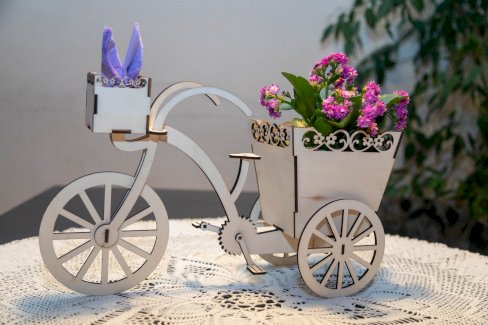 DEKORATIVES HOLZ-DREIRAD MIT BLUMENKÖRBEN - Gratisinserat.ch