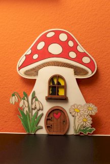 MÄRCHENHAFTES PILZHAUS AUS HOLZ - HANDGEFERTIGTE FRÜHLINGSDEKORATION