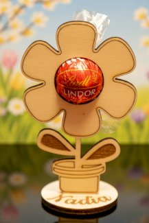 PERSONALISIERTER HOLBLUMEN- PRALINENHALTER