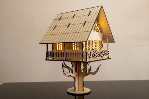 BAUMHAUS MIT LED-BELEUCHTUNG - Gratisinserat.ch