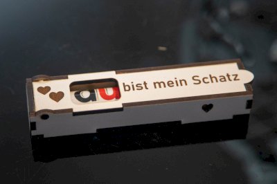 SYMPATHISCHE HOLZ-GESCHENKBOX 