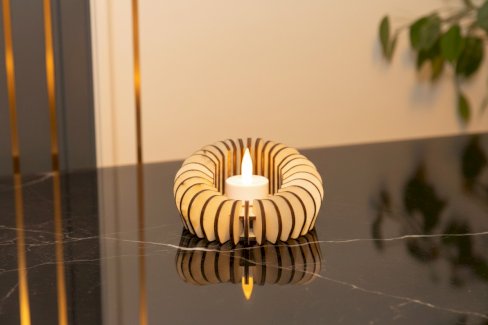 MODERNES LAMELLEN- WINDLICHT AUS HOLZ