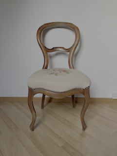 Antiker Gobelin-Stuhl in Beige - Gratisinserat.ch