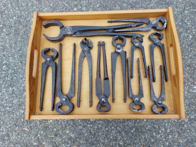 Kunst Beißzangen Bild zum Aufhängen aus Holz mit 11 Zangen 