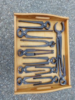 Kunst Beißzangen Bild zum Aufhängen aus Holz mit 11 Zangen 