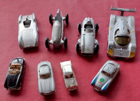 8 Mercedes Modell Autos