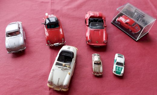 7 Porsche Modellautos 