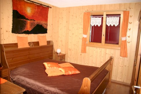 Neuwertige möblierte 2.5 Zimmerwohnung mit Garage - Gratisinserat.ch