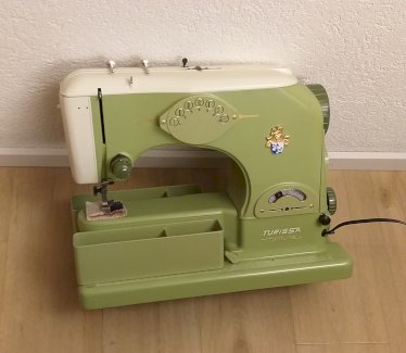 Turissa Nähmaschine antik - Gratisinserat.ch
