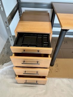 Qualität zu tollem Preis: Schreibtisch und Rollcorpus - Gratisinserat.ch