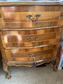 Wir verkaufen eine Antike Kommode  - Gratisinserat.ch