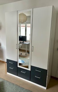 3-türiger Kleiderschrank