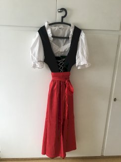 Schönes langes Dirndl