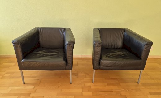 schwarze Ledersessel, gut erhalten, aus hochwertigem Leder