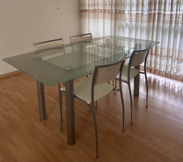 Tisch und Stühle gratis - Gratisinserat.ch