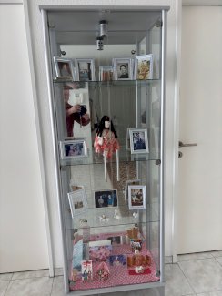 Wir verlassen die Schweiz weshalb wir kostenlos sowie gratis Spiegelschrank mit 220 Volt Beleuchtung 180x6636 cm Tief  mit Sprung in linker Glastüre für Abholer in 6440 Brunnen abgeben. - Gratisinserat.ch