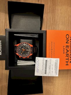 OMEGA x SWATCH - MoonSwatch - Mission on Earth - Lava (NEU)