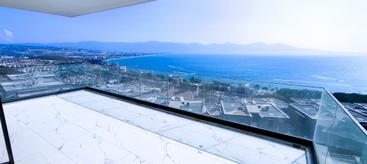 Exklusives Penthouse – 180° Panorama-Meerblick in Kuşadası