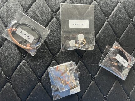 MODESCHMUCK NEU ( 4 SETS) 