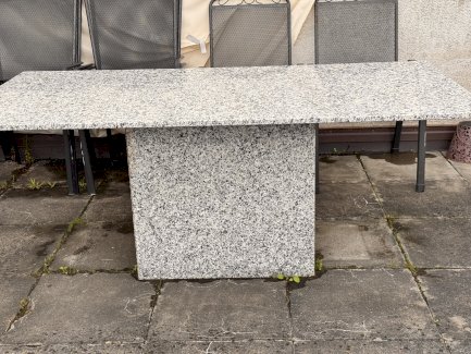 Massiver Granit Gartentisch, 180x90 cm - Gratisinserat.ch