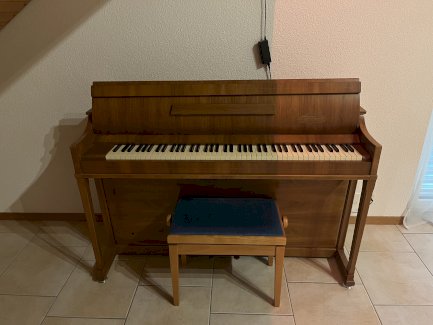 Klavier mit Hocker - Gratisinserat.ch