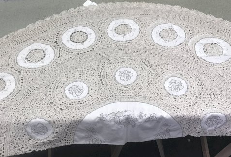 TISCHTUCH DURCHMESSER 170CM HANDARBEIT NEU - Gratisinserat.ch