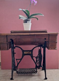 HELVETIA Tret-Nähmaschine