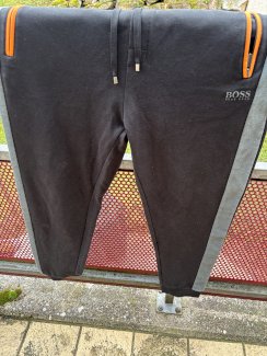 Hugo Boss Trainerhose Neu XL - Gratisinserat.ch