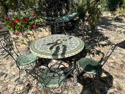  unter Hand, angefertigter Mosaik, Gartentisch - Gratisinserat.ch