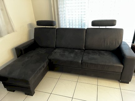 Schwarzes Sofa mit Kopfstütze, Top Zustand, günstig!