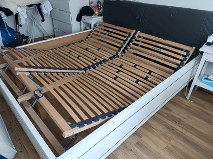 Bettgestell mit Zwei Lattenrost 90x200 - Gratisinserat.ch