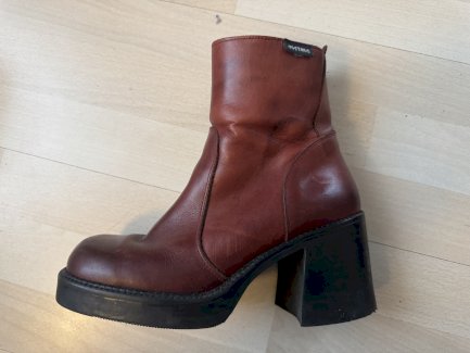 Plateau Stiefeletten Mustang rot - Gratisinserat.ch